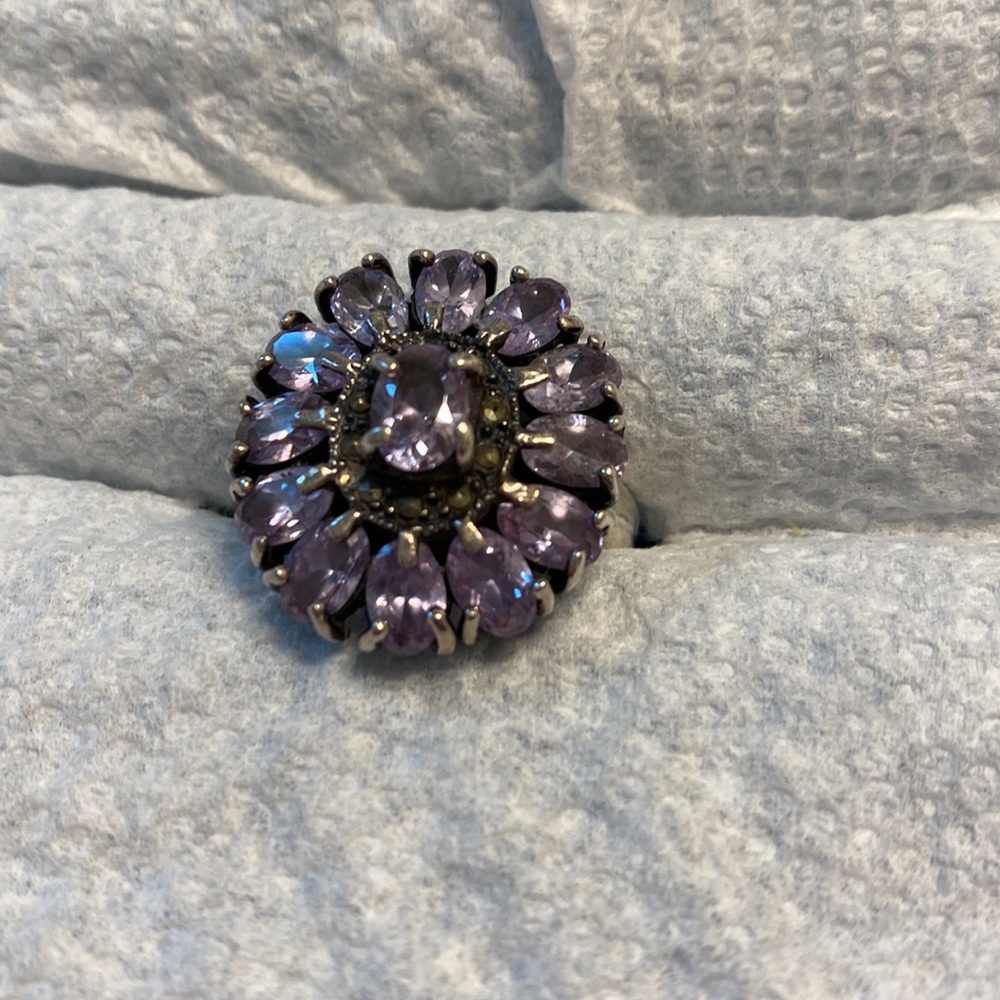 Ring - Picture 2 of 8